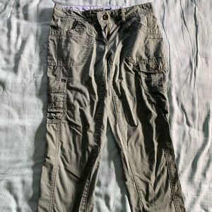 Tommy Hilfiger army green cropped cargo pants